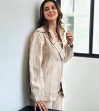 Load image into Gallery viewer, Karishma Mehta in 003
