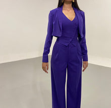 Load image into Gallery viewer, Sanya Malhotra in Bianca Set
